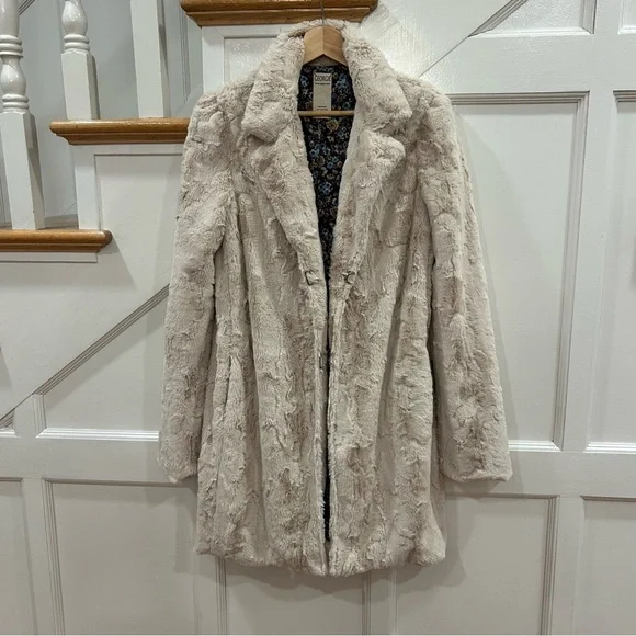 Georgie Women’s Faux Fur Coat Mid length Cream/ivory Soft Size 6 - Picture 1 of 11